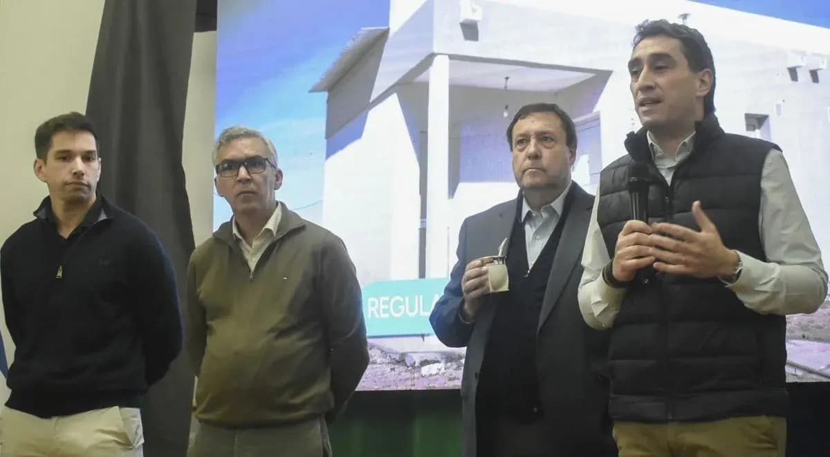 Weretilneck encabezó en Viedma un acto por escrituras, lotes y nuevas viviendas