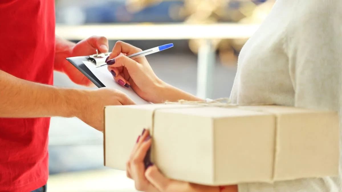 Compras por courier tocaron un récord: crecieron 74% en junio pero golpean al comercio local
