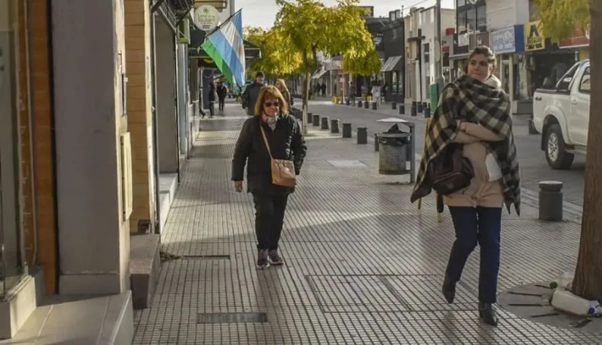 Domingo con viento fuerte y lluvias aisladas en Viedma