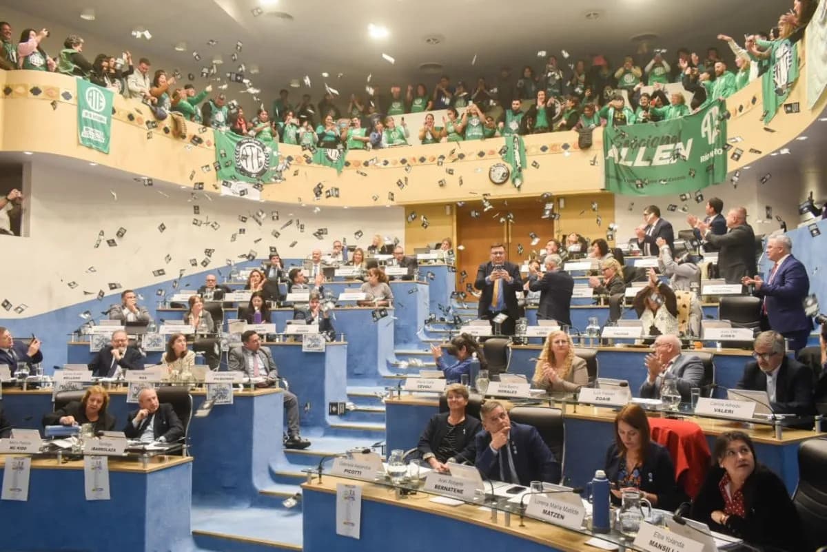 La Legislatura rionegrina aprobó beneficios docentes, límites en cárceles y prohibición de celulares en quirófanos