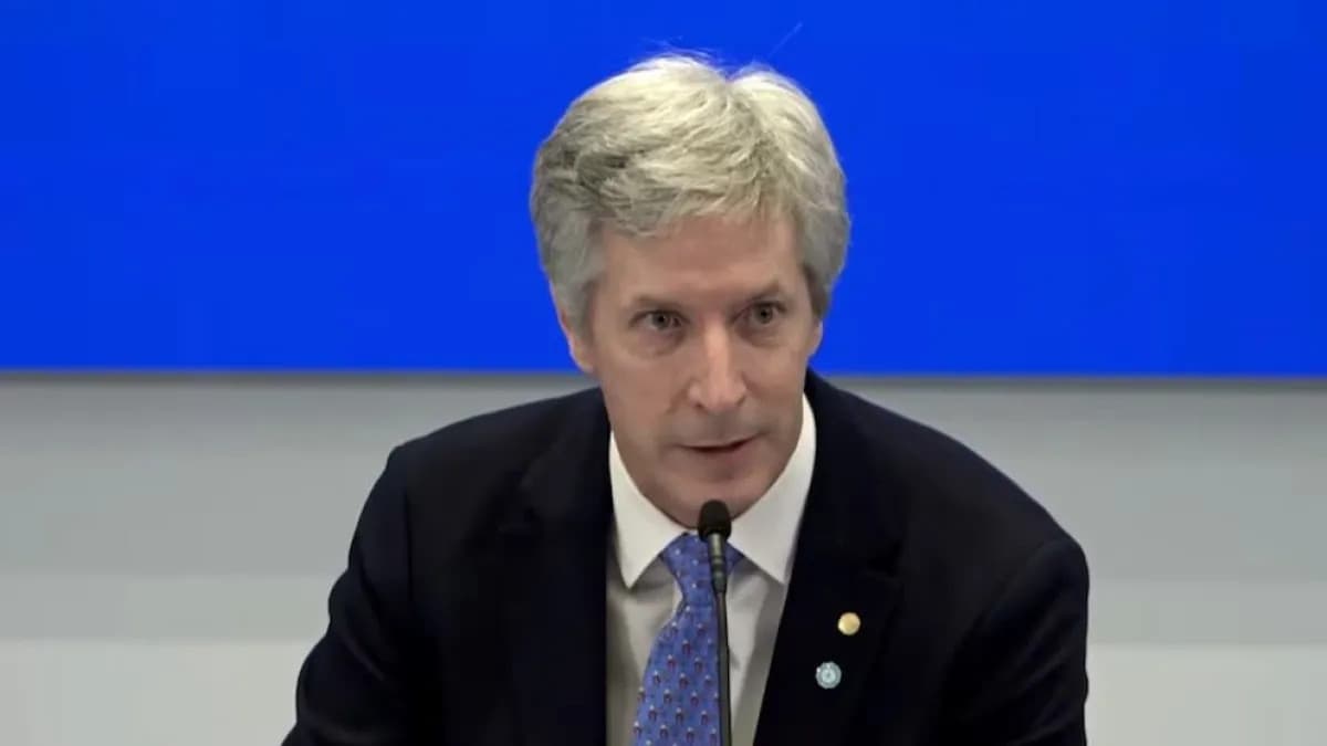 El titular del BCRA descartó ayudar a deudores en mora