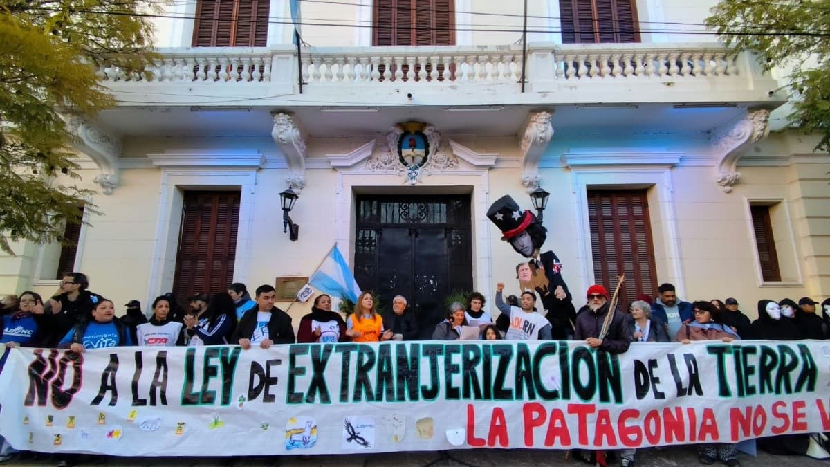 Marcha multitudinaria en Viedma contra el proyecto de Ley de Tierras