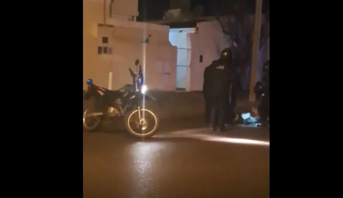Robaron un kiosco a mano armada en Viedma y quedaron detenidos con un cuchillo artesanal