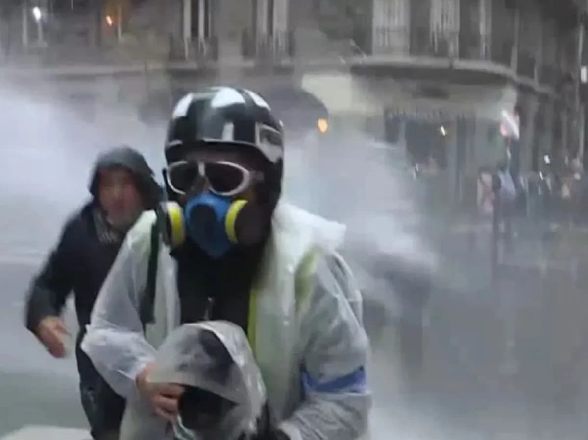 Represión policial frente al Congreso durante el debate por la Ley de Propiedad Privada