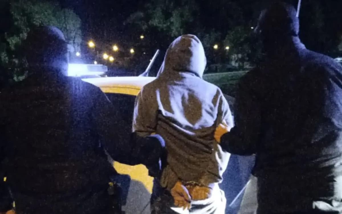 Robó una notebook de una concesionaria y lo atraparon a pocas cuadras