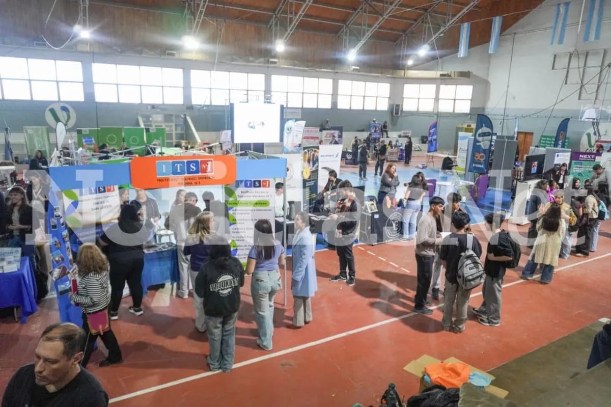 Viedma: la Expo Empleo reunió consejos clave para armar un buen CV