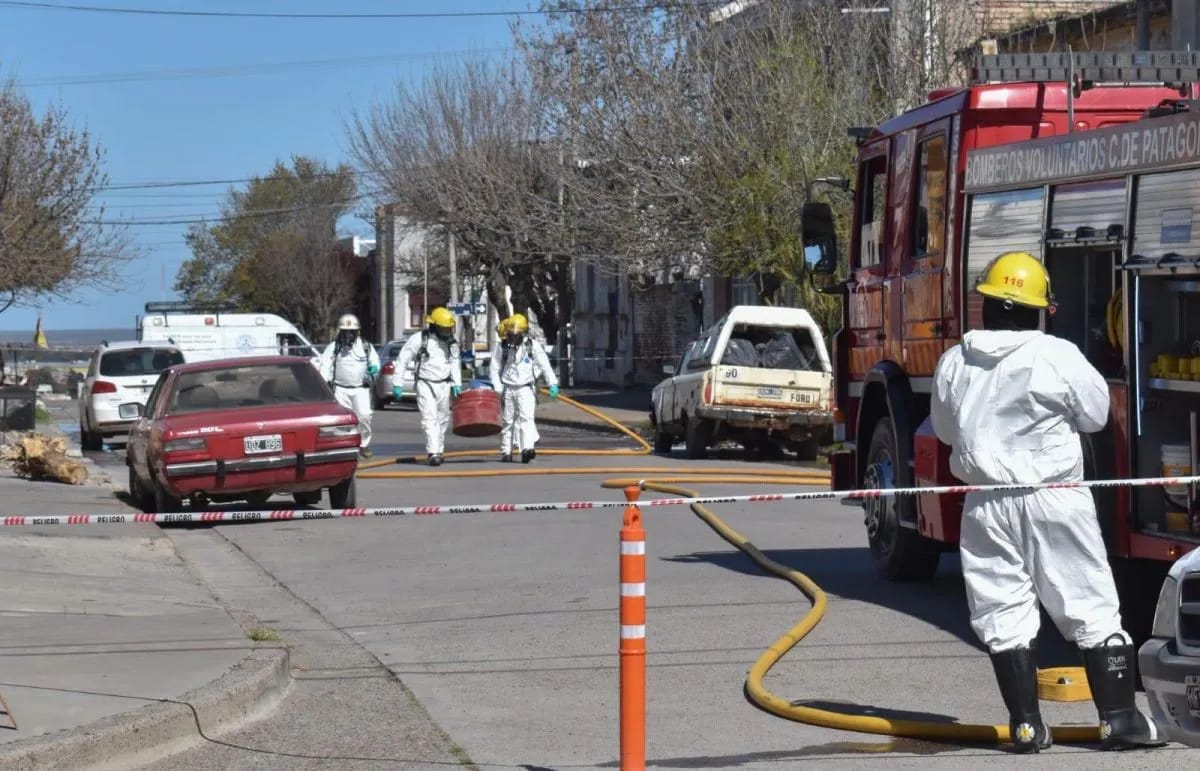 Hallaron bidones con sustancias desconocidas en Patagones y se activó el protocolo de emergencias