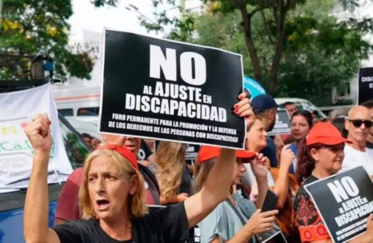 Prestaciones por discapacidad subieron 1,7% mientras el Gobierno avanza contra el sector
