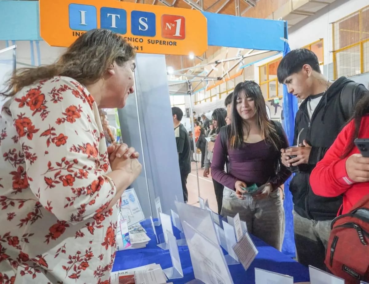 La 4° Expo Empleo y Educación colmó el Fioravanti Ruggeri en Viedma