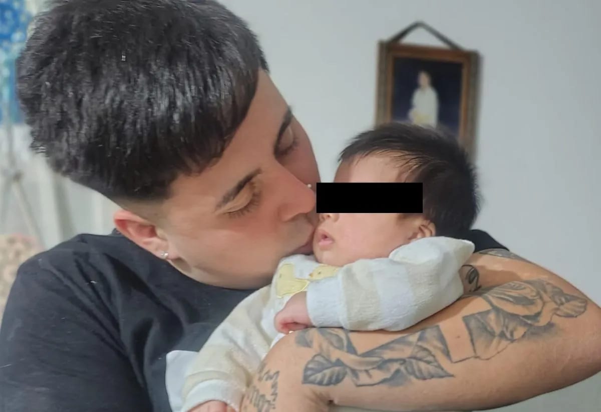 Un bebé viedmense sufrió graves quemaduras en un micro y su familia pide ayuda