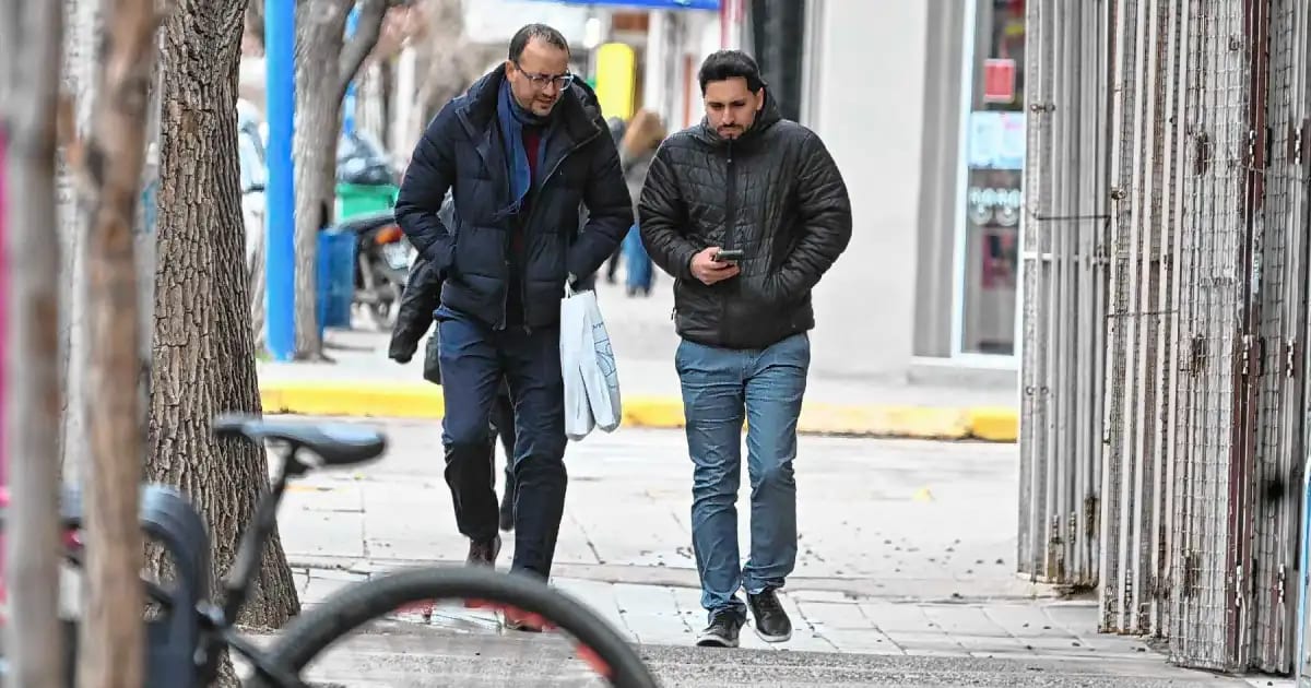 Domingo frío en Viedma: mínima de 0°C y viento fuerte todo el día