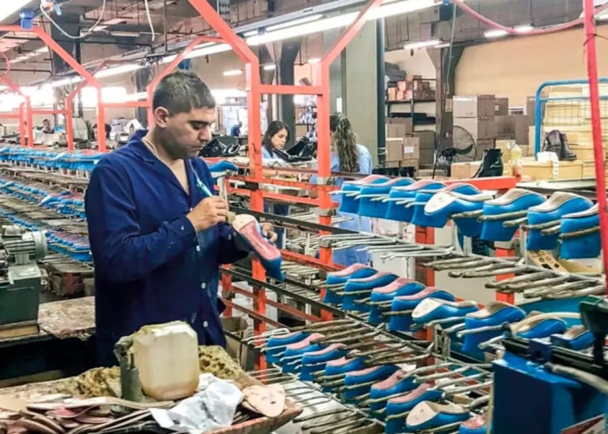 La industria del calzado perdió más de 9.000 empleos y la producción cayó 26,5%