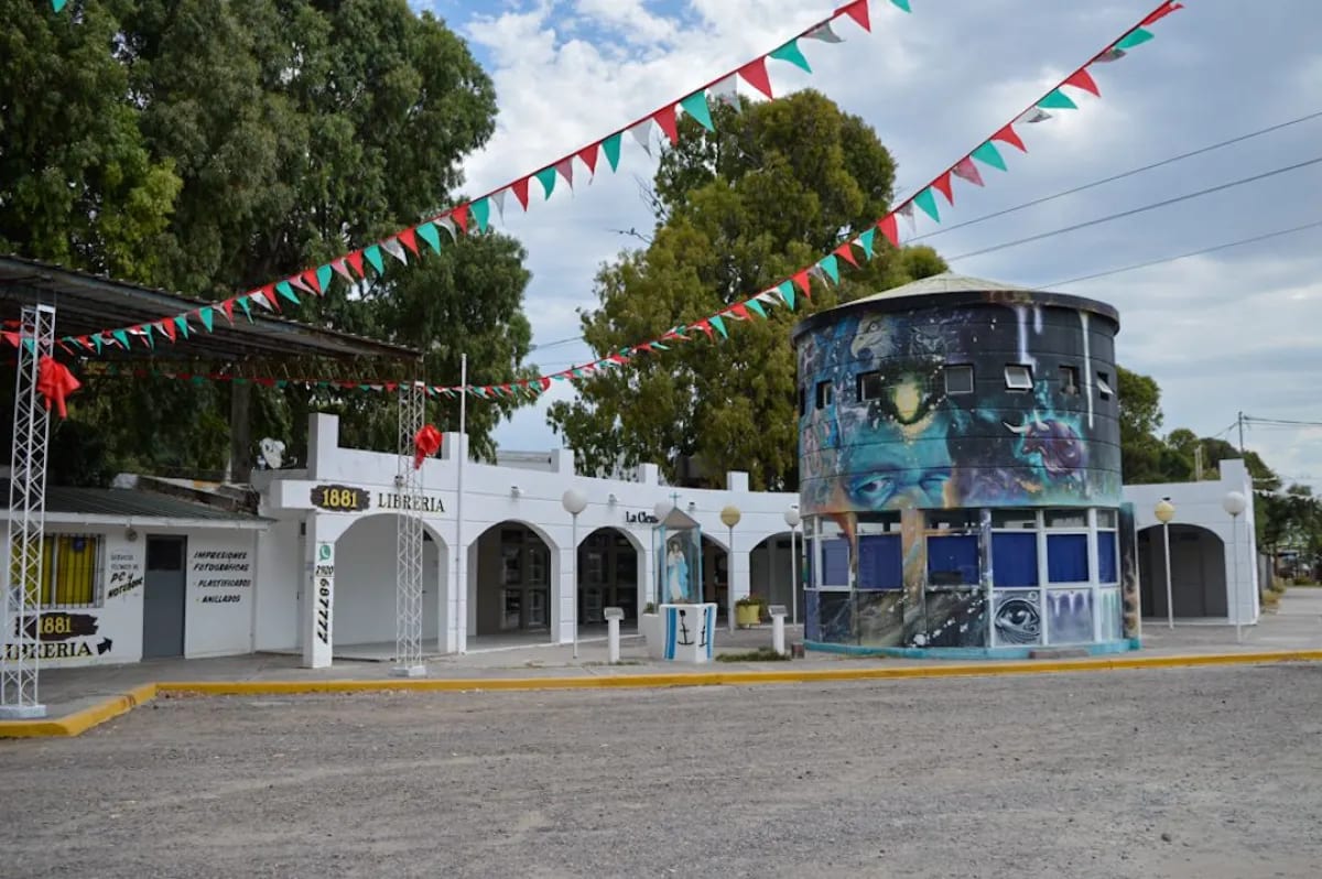 Cierra Vicenta Regalería en El Cóndor tras un conflicto por un cartel pintado en la terminal