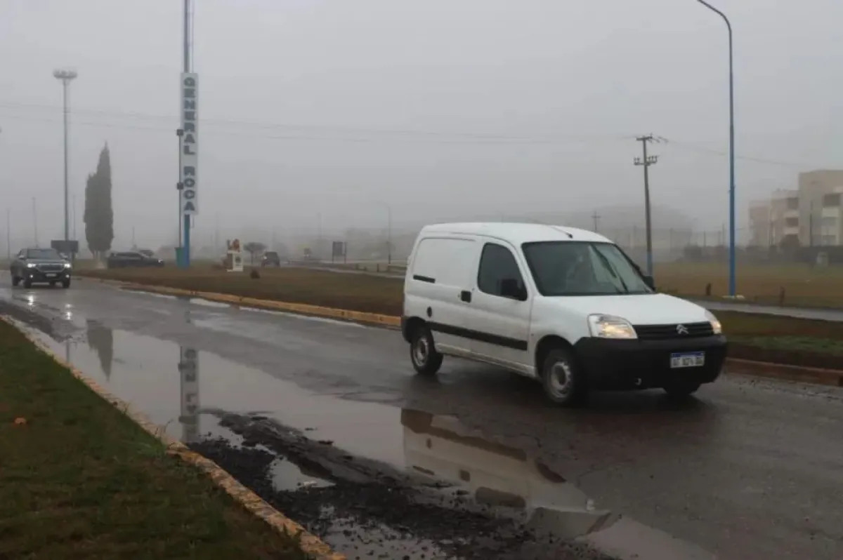 Tras la lluvia, quedó al descubierto el mal estado de la Ruta Nacional 22 en General Roca
