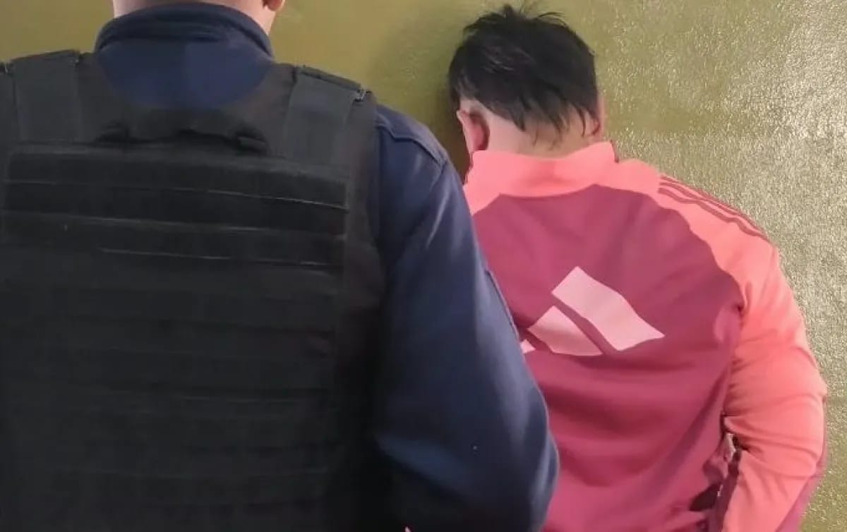 Un hombre alcoholizado agredió a un policía en la Terminal de Viedma